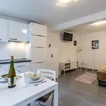 Apartment Sonja - St Pucisca